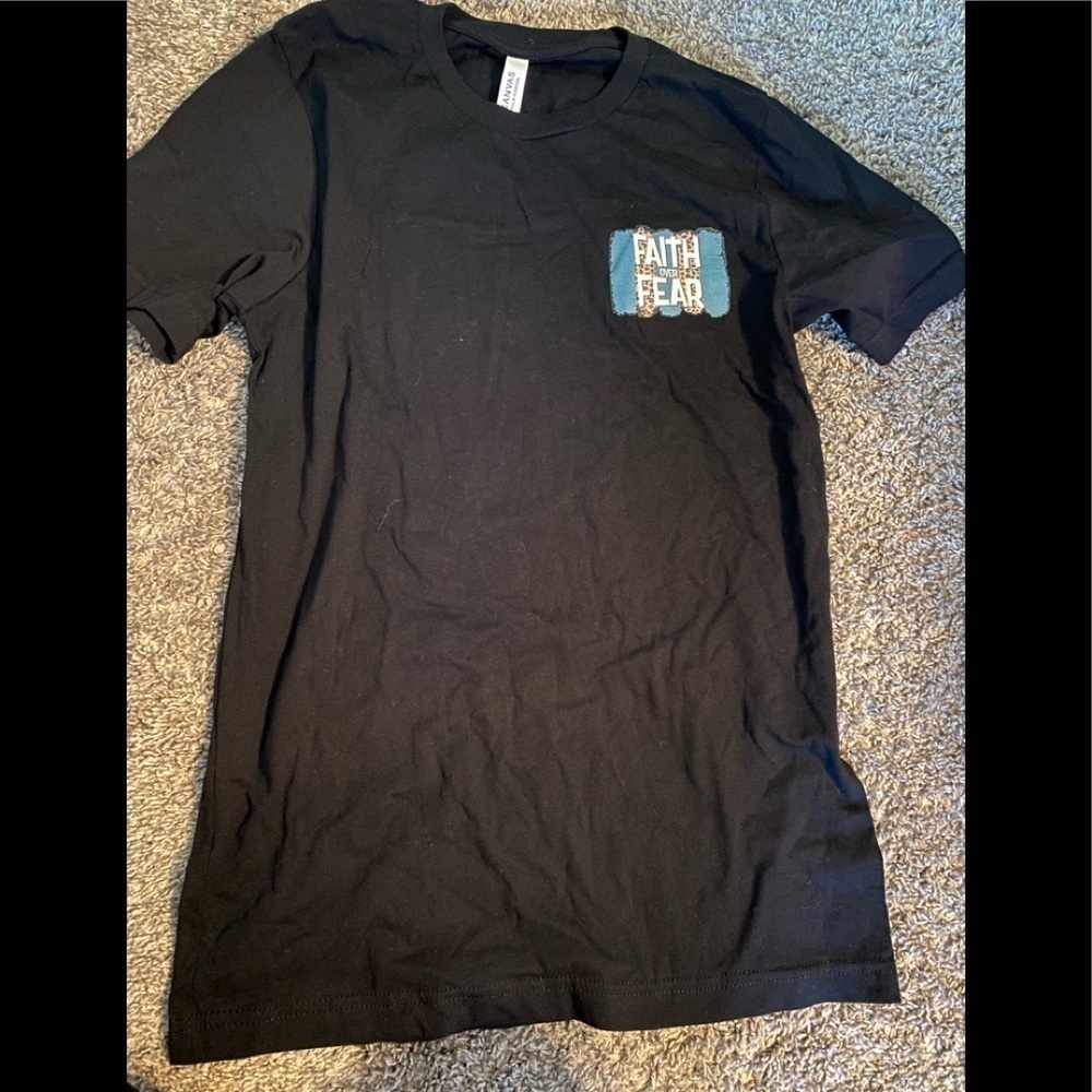 New Faith Graphic tee Small